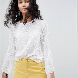 White floral textured top size L sheer 3-D flowers
